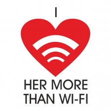 Maglietta Love Her More than WIFI